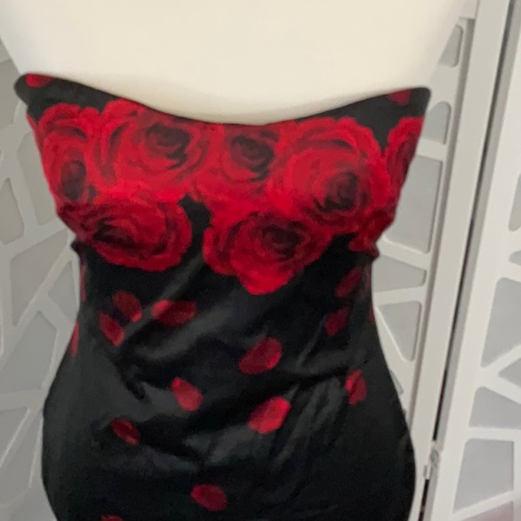 Strapless red rose little black dress - Picture 2 of 3